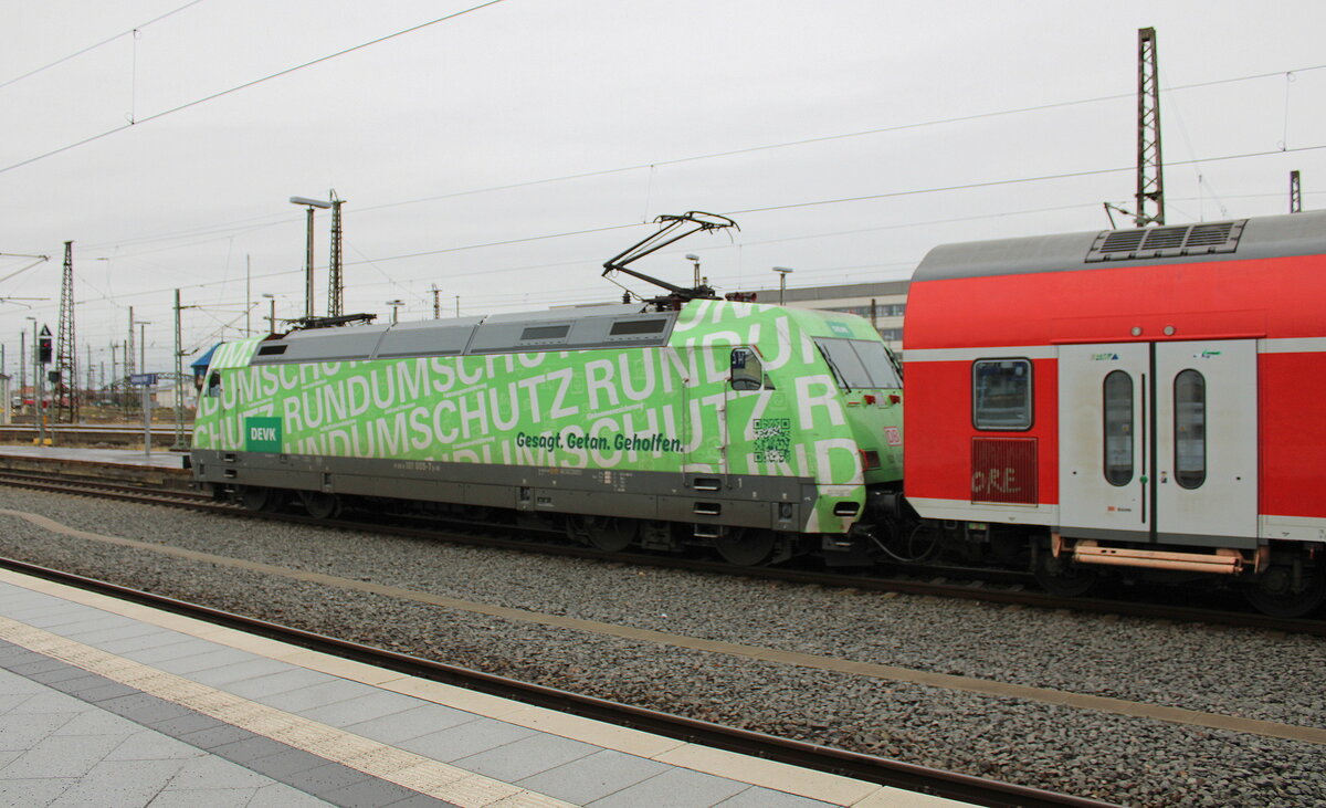 Am 02.01.2024 stand die DB 101 005-7  DEVK  mit dem PbZ 33954 nach Berlin-Lichtenberg in Leipzig Hbf.