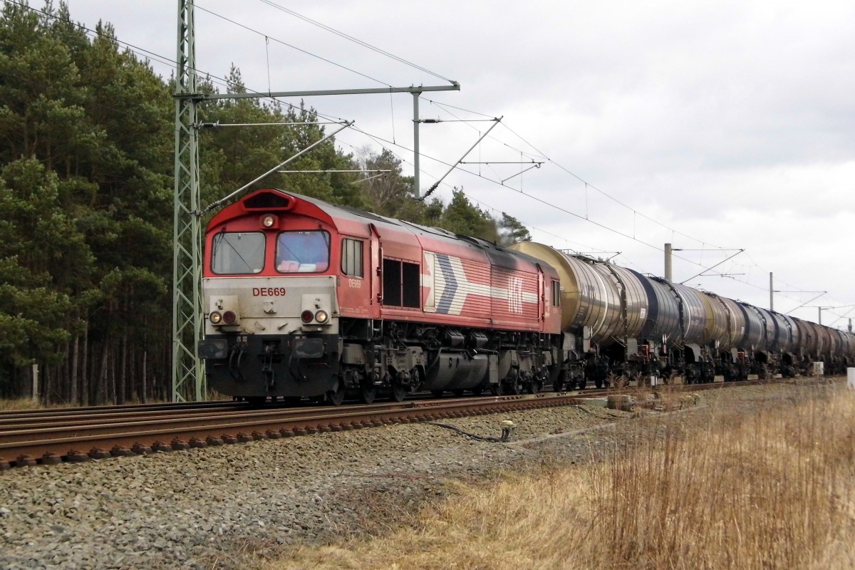 Am 02.03.2015 kam die HGK DE 669 (1266 069-4) aus Richtung Berlin und fuhr nach Stendal ,