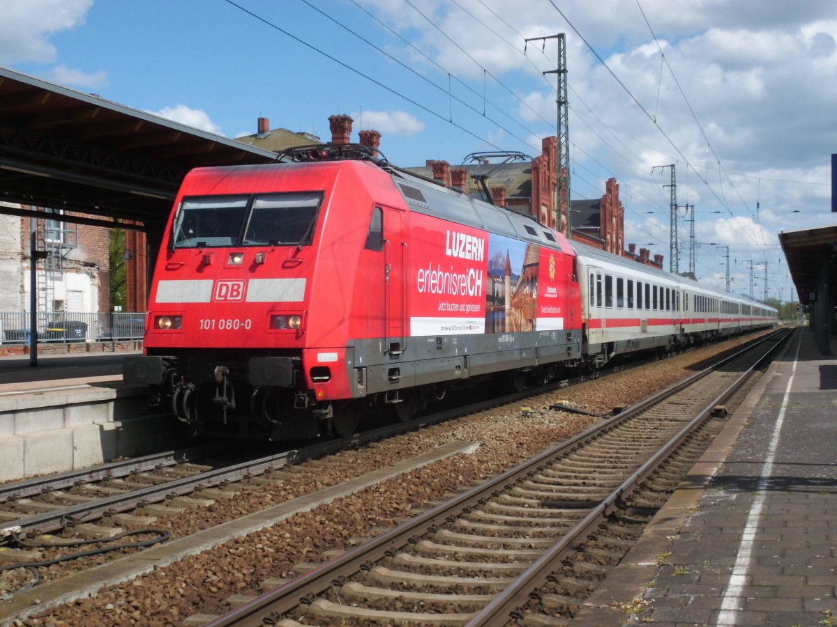 Am 02.05.2015 kam 101 080 mit ihrem IC 144 aus Richtung Berlin nach Stendal und fuhr weiter nach Amsterdam.