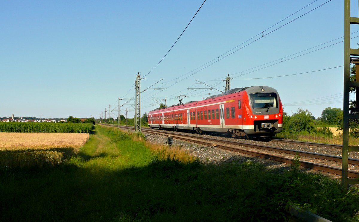 Am 02.07.2018, um 18:34 Uhr, fährt BR 440 015-6 als RE 57161 von Ulm Hbf nach München Hbf. Aufgenommen in Pfuhl, kurz nach Ulm.