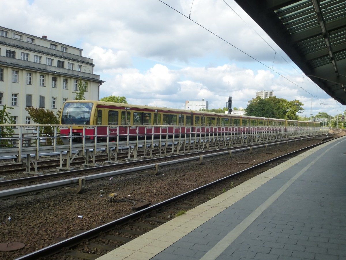 Am 02.09.2014 fuhr eine S-Bahn in den Bahnhof Berlin Zoologischer Garten ein.