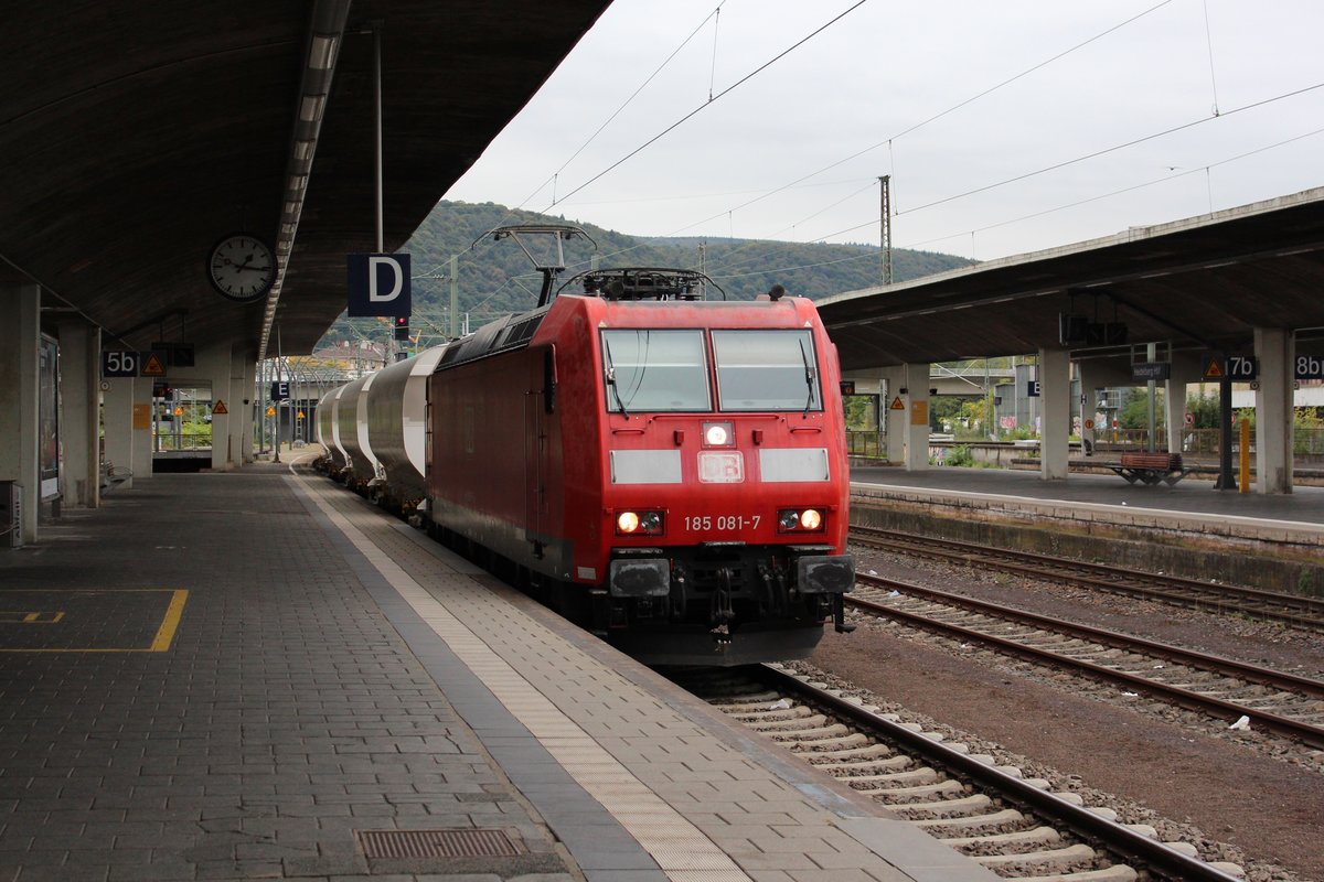 Am 02.10.2017 durchfährt 185 081 mit einem VTG Silowagenzug den Hauptbahnhof Heidelberg in Richtung Westen.