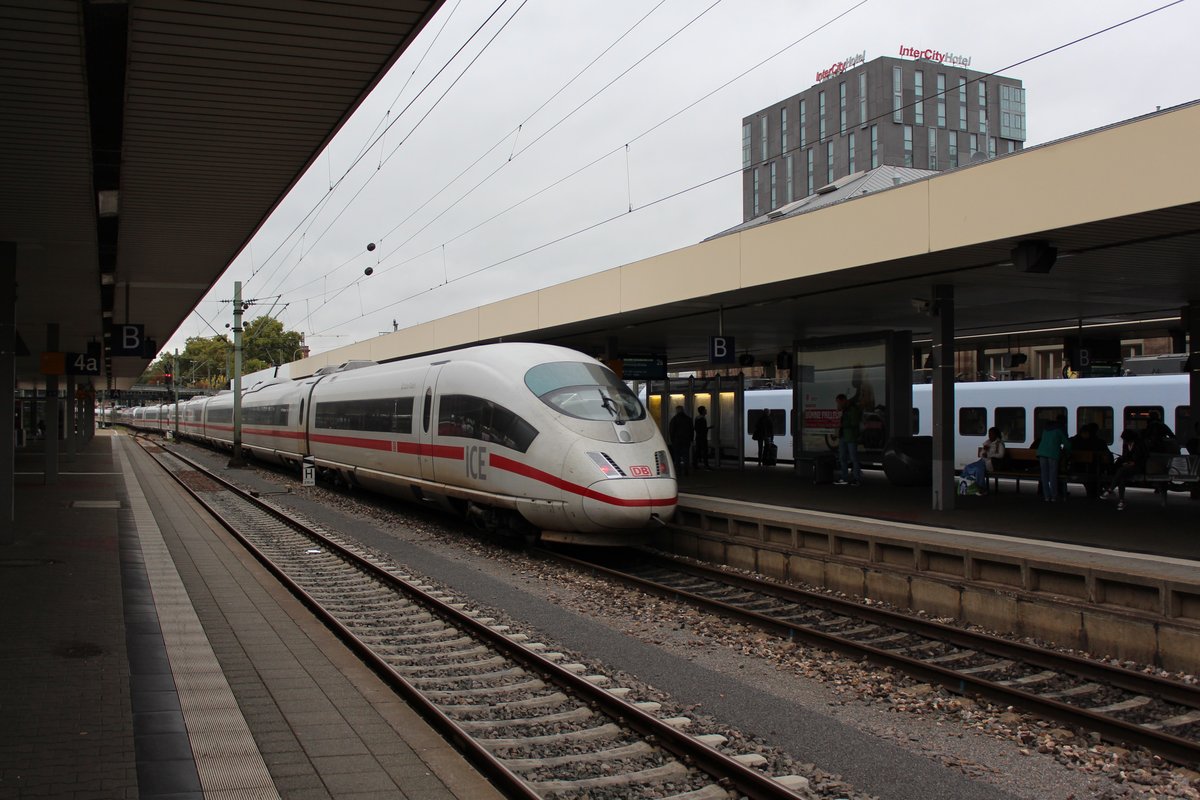 Am 02.10.2017 verlässt ICE106 nach Dortmund den Hauptbahnhof von Mannheim in Richtung Frankfurt Flughafen.
