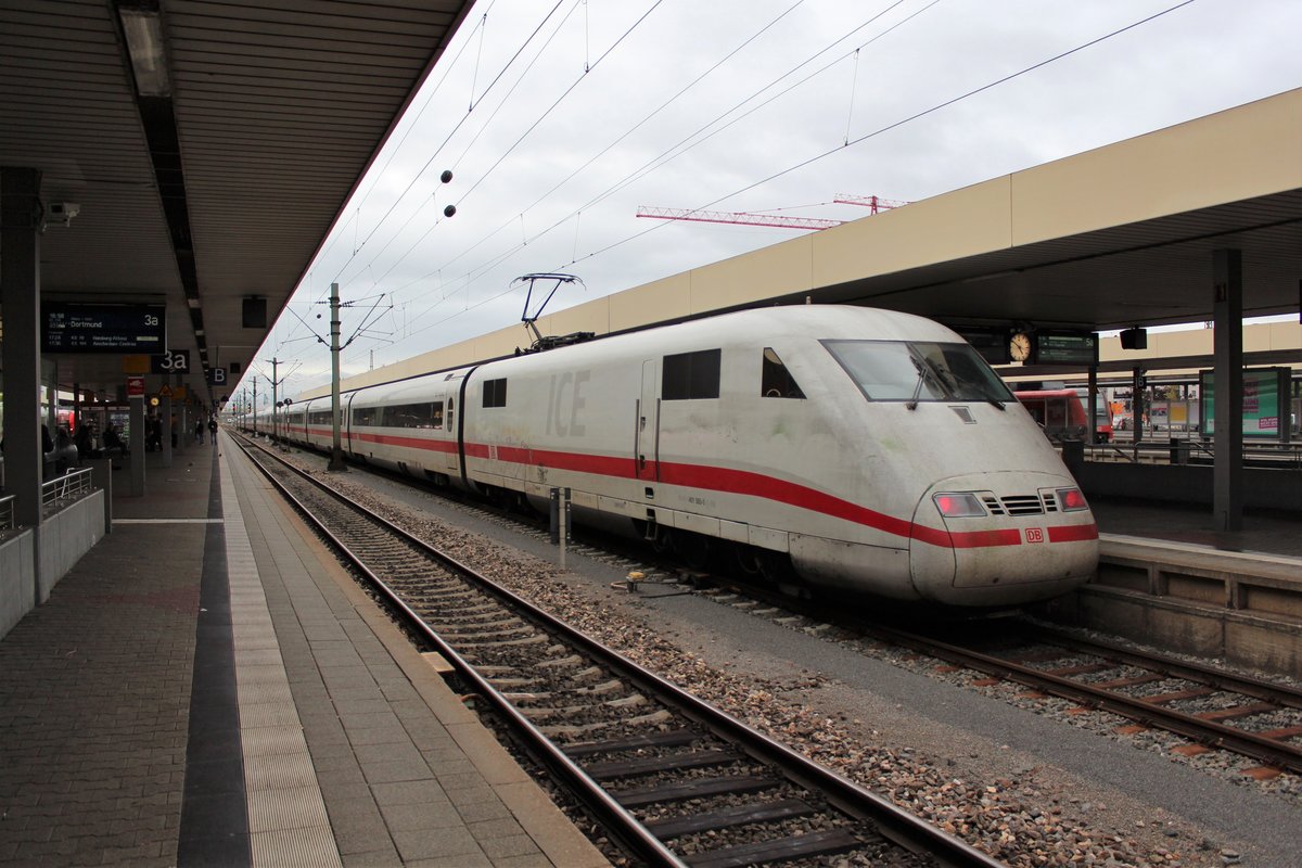Am 02.10.2017 verlässt ICE371 nach Interlaken den Hauptbahnhof von Mannheim.