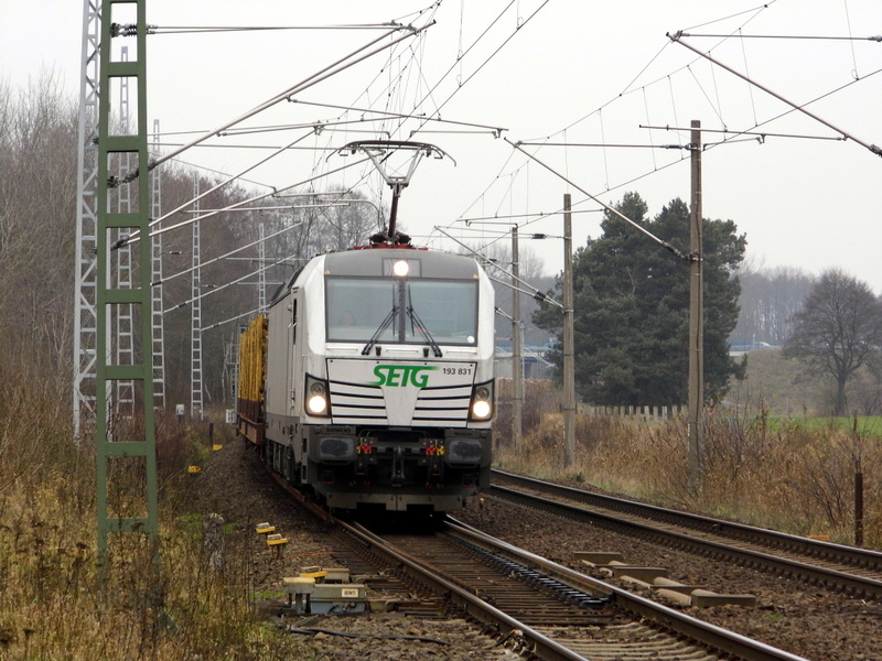 Am 02.12.2014 kam die 193 831 von der SETG (ELL - European Locomotive Leasing, aus Richtung Wittenberge  nach Borstel bei Stendal .