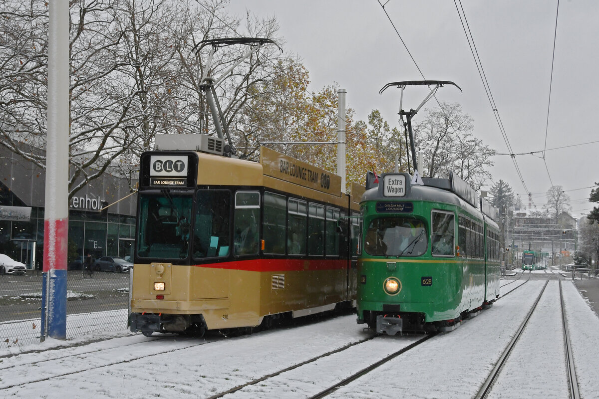 Am 02.12.2023 fand die Santiglausenfahrt mit den Lounge Trams der BVB (628) und BLT (220)statt. Organisiert wurde die Fahrt vom Tram Club Basel. Hier stehen die beiden Wagen beim St. Jakob.