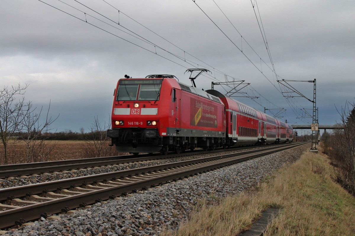 Am 03.01.2014 fuhr 146 116-9  Baden-Württemberg erfahren  von Offenburg nach Basel Bad Bf, als sie mit ihrem RE 26519 kurz vor ihrem nächsten Halt in Müllheim (Baden) am WInzerörtchen Hügelheim vorbei fuhr.