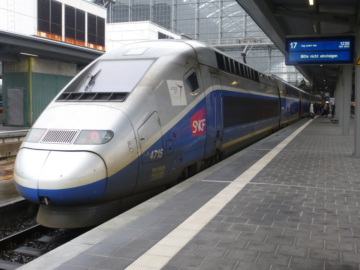 Am 03.01.2015 steht hier der angekommene TGV aus Paris in seinem Endbahnhof, Frankfurt am Main Hbf.