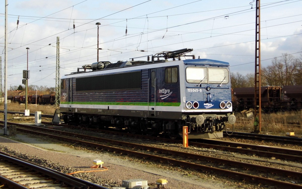 Am 03.02.2016 war die 155 045-9 von der IntEgro (Press) in Stendal abgestellt .