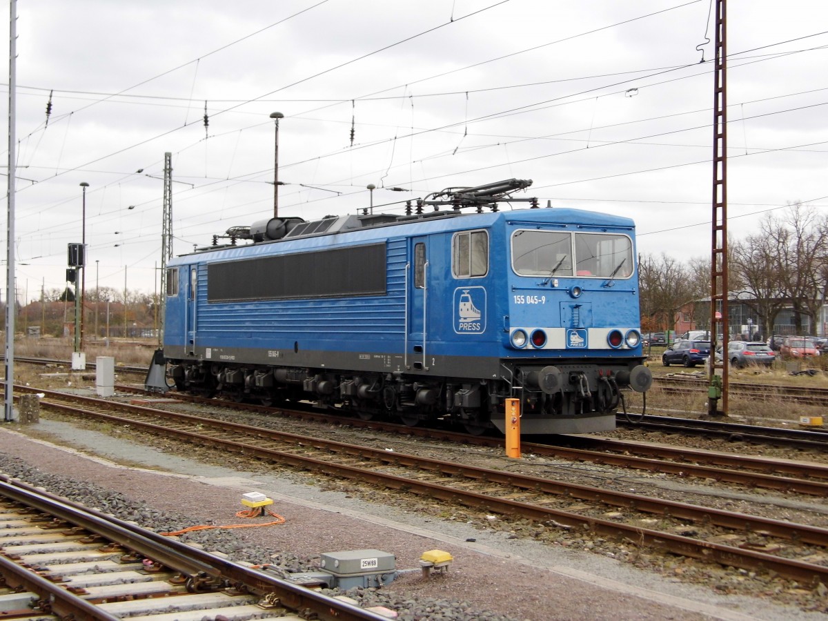 Am 03.03.2015 war die 155 045-9 von der Press   in Stendal abgestellt .