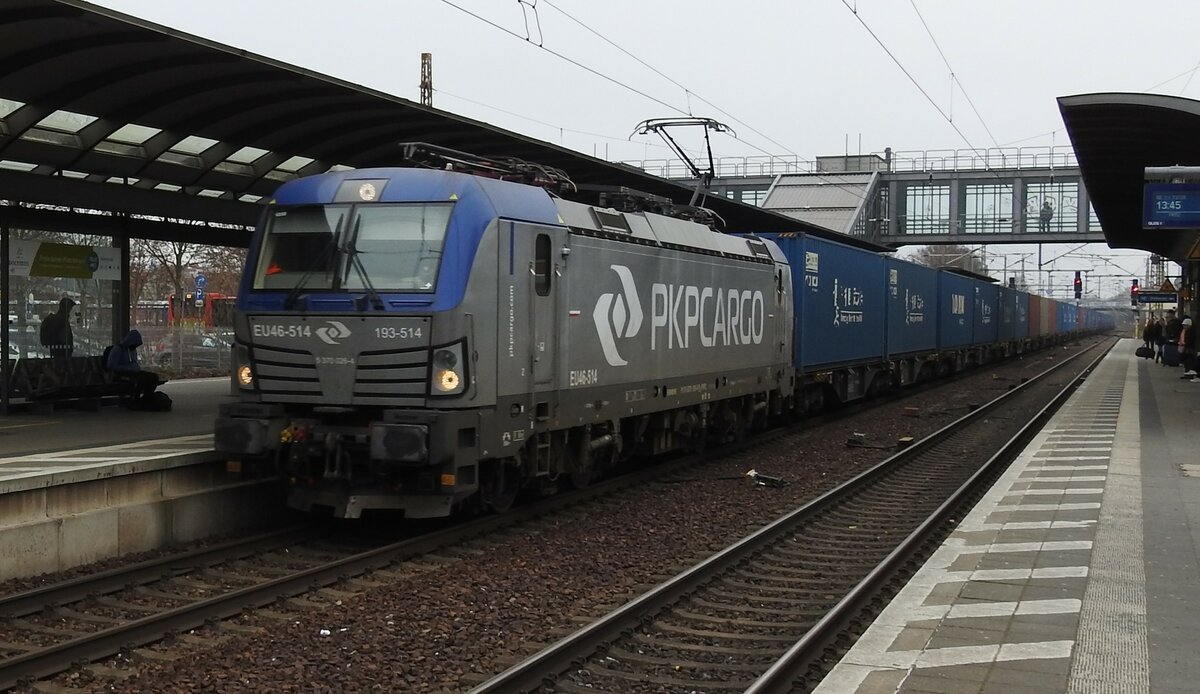 am 03.03.23 in Fürstenwalde: BR 193 der PKP mit Container aus China