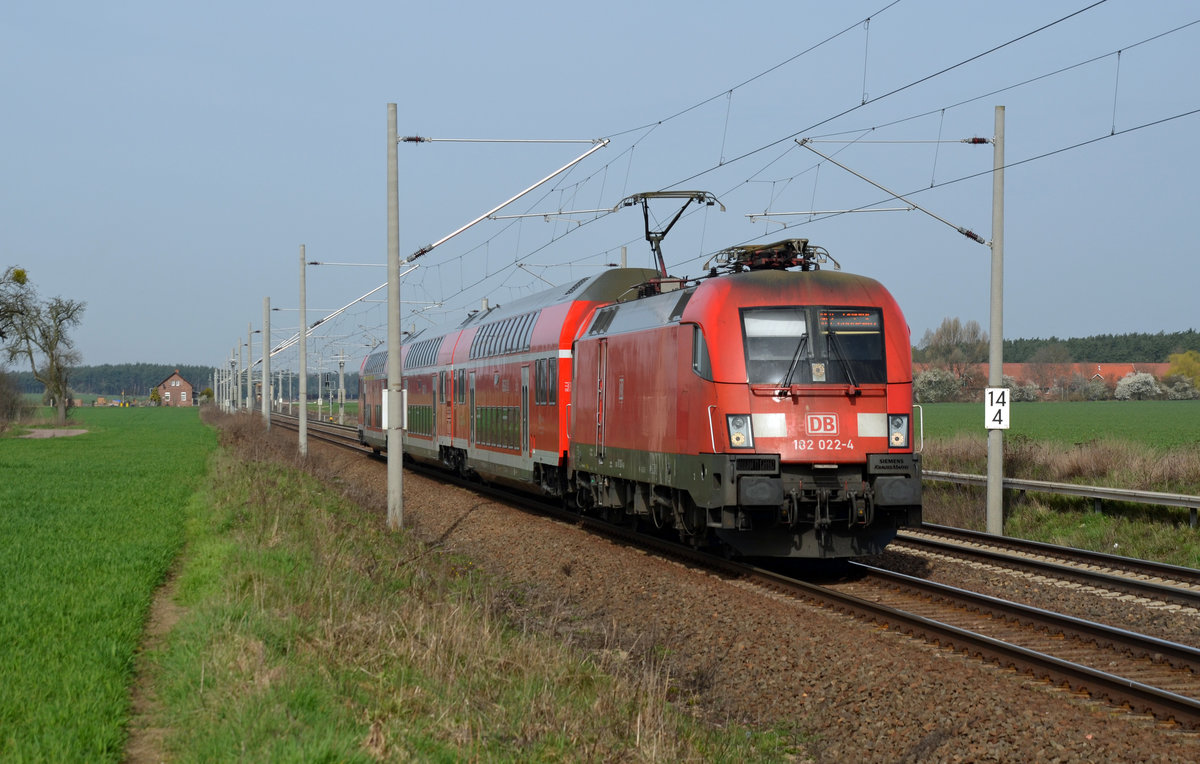Am 03.04.16 fuhr 182 022 mit einer S2/RB von Magdeburg kommend durch Rodleben Richtung Dessau, Ziel des Zuges ist Leipzig-Connewitz. 