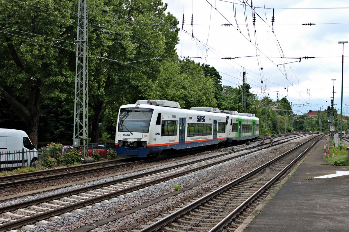 Am 03.05.2014 fuhr SWEG 506 (650 600-9) zusammen mit BSB 003 (650 030-9) als S-Bahn aus Breisach in den Endbahnhof Freiburg (Brsg) Hbf ein. 