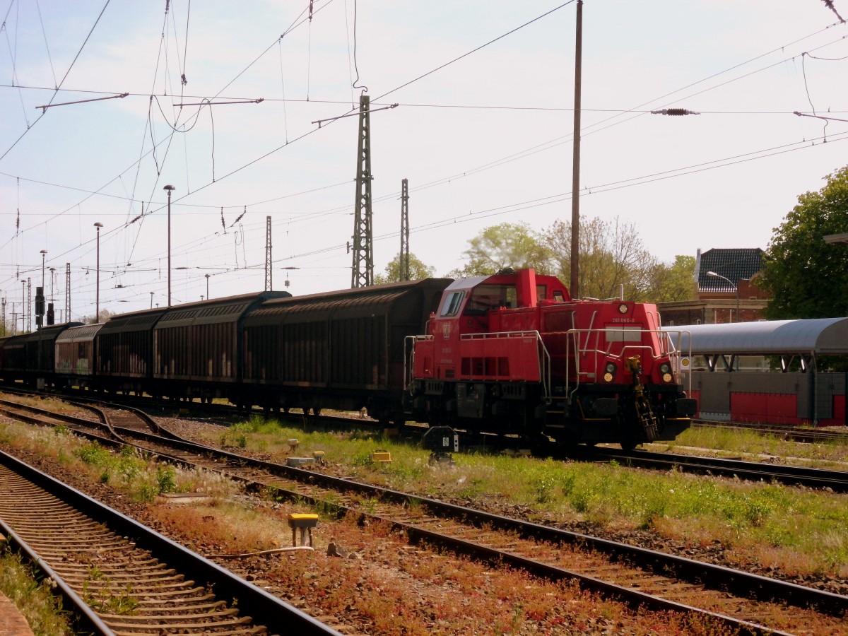 Am 03.05.2015 kam 261 060 mit ihrem Nahgüterzug aus Richtung Magdeburg nach Stendal.