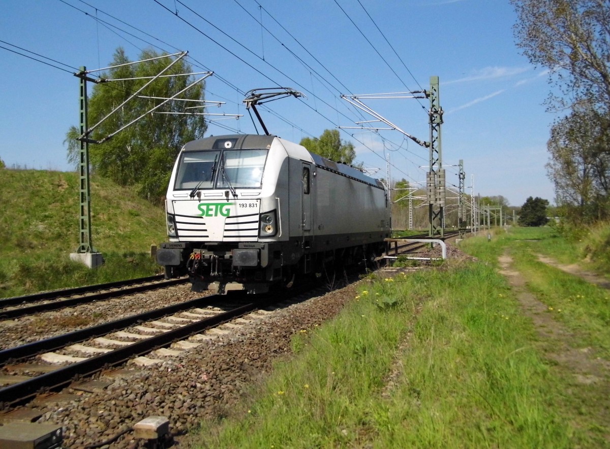 Am 03.05.2015 Rangierfahrt von der    193 831 von der SETG (ELL)   in Borstel bei Stendal .