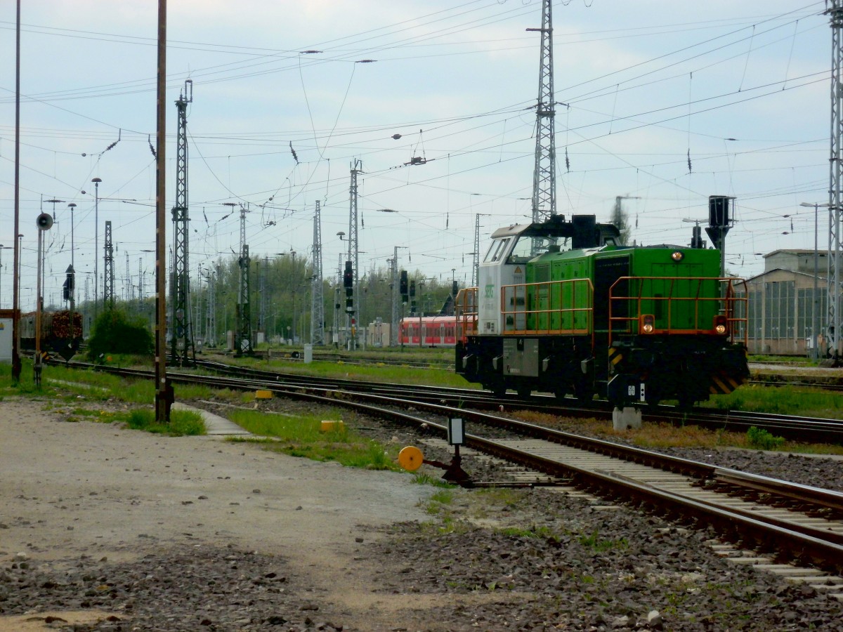 Am 03.05.2015 rangierte 277 101 um ihren Holzzug drumrum um ihn dann nach Niedergörne zu bringen.