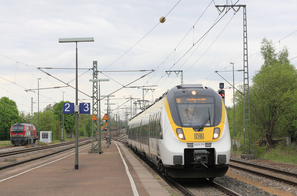 Am 03.05.2019 erreicht 442 211 als Crailsheim-Stuttgart den Bahnhof Schwäbisch Hall-Hessental. 