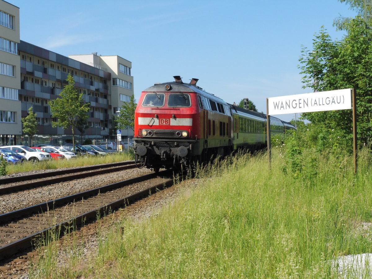Am 03.06.17 war nur eine 218 am EC Lindau - München. Und zwar 218 403.
Wangen Allgäu