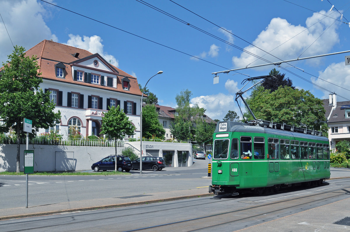 Am 03.07.2016 fand eine große Extrafahrt mit dem Be 4/4 466 statt. Der Be 4/4 466 war das erste Fahrzeug dieser Serie, das auf Sibassteuerung umgebaut wurde. Die Fahrt führte vom Depot Dreispitz nach Allschwil, dann aufs Bruderholz, dann via Peter Merian zum Bahnhof SBB nach Birsfelden Hard, wo es ein Mittagessen gab. Nach dem Essen führte die Fahrt nach Pratteln dann zurück in die Stadt und über die Wettsteinbrücke zum Claraplatz, anschließend wieder zurück zum Depot Dreispitz. Hier fährt der Wagen zur Haltestelle Studio Basel und erreicht kurze Zeit später das Bruderholz.