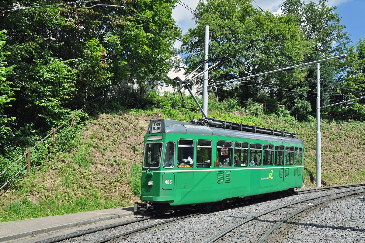 Am 03.07.2016 fand eine große Extrafahrt mit dem Be 4/4 466 statt. Der Be 4/4 466 war das erste Fahrzeug dieser Serie, das auf Sibassteuerung umgebaut wurde. Die Fahrt führte vom Depot Dreispitz nach Allschwil, dann aufs Bruderholz, dann via Peter Merian zum Bahnhof SBB nach Birsfelden Hard, wo es ein Mittagessen gab. Nach dem Essen führte die Fahrt nach Pratteln dann zurück in die Stadt und über die Wettsteinbrücke zum Claraplatz, anschließend wieder zurück zum Depot Dreispitz. Hier fährt der Wagen zur Haltestelle Jakobsberg.