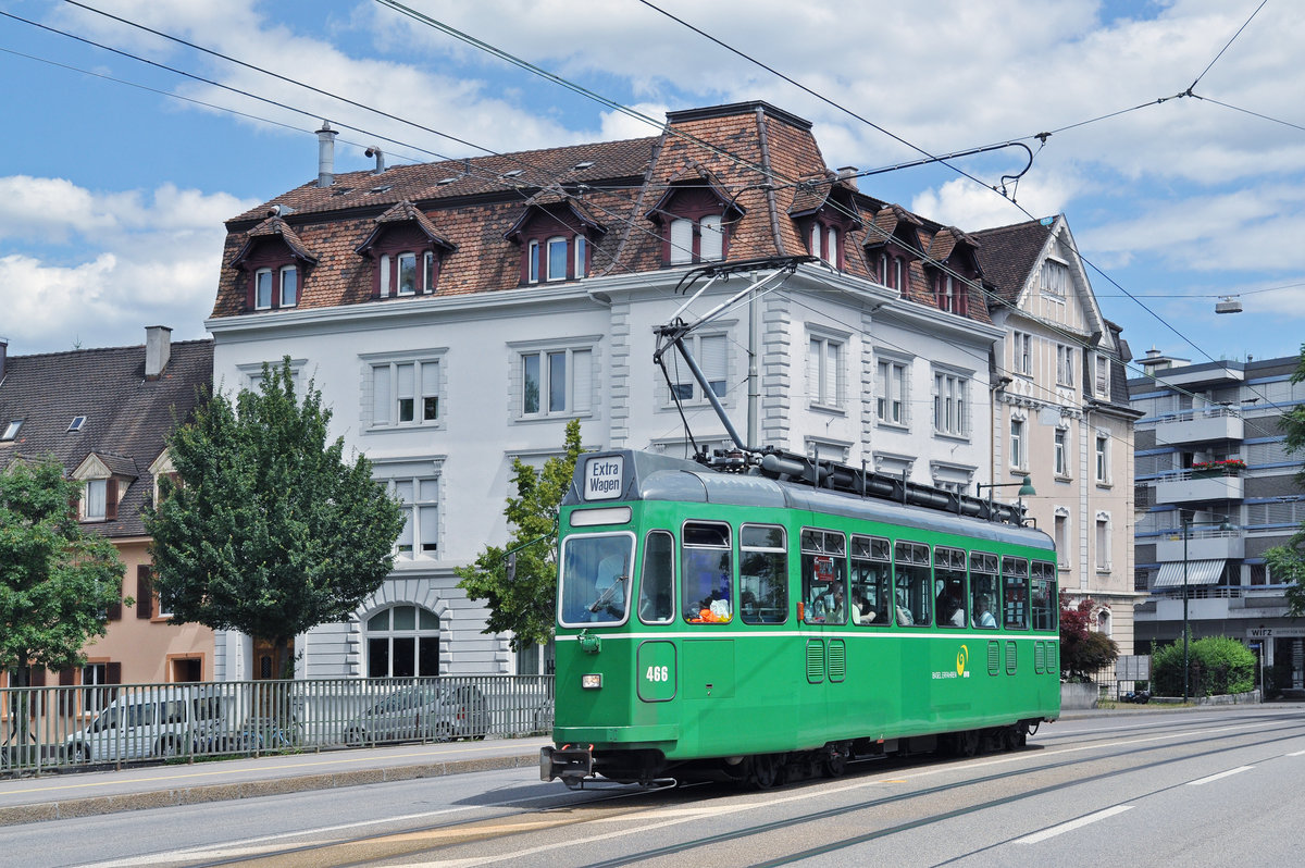 Am 03.07.2016 fand eine große Extrafahrt mit dem Be 4/4 466 statt. Der Be 4/4 466 war das erste Fahrzeug dieser Serie, das auf Sibassteuerung umgebaut wurde. Die Fahrt führte vom Depot Dreispitz nach Allschwil, dann aufs Bruderholz, dann via Peter Merian zum Bahnhof SBB nach Birsfelden Hard, wo es ein Mittagessen gab. Nach dem Essen führte die Fahrt nach Pratteln dann zurück in die Stadt und über die Wettsteinbrücke zum Claraplatz, anschließend wieder zurück zum Depot Dreispitz. Hier fährt der Wagen über die Birsbrücke zur Haltestelle Breite.