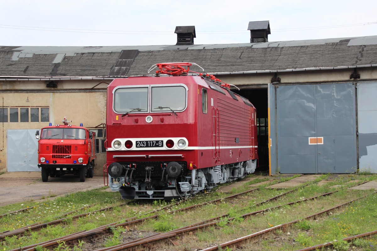 Am 03.08.14 sah man die 243 117 beim TEV Weimar.