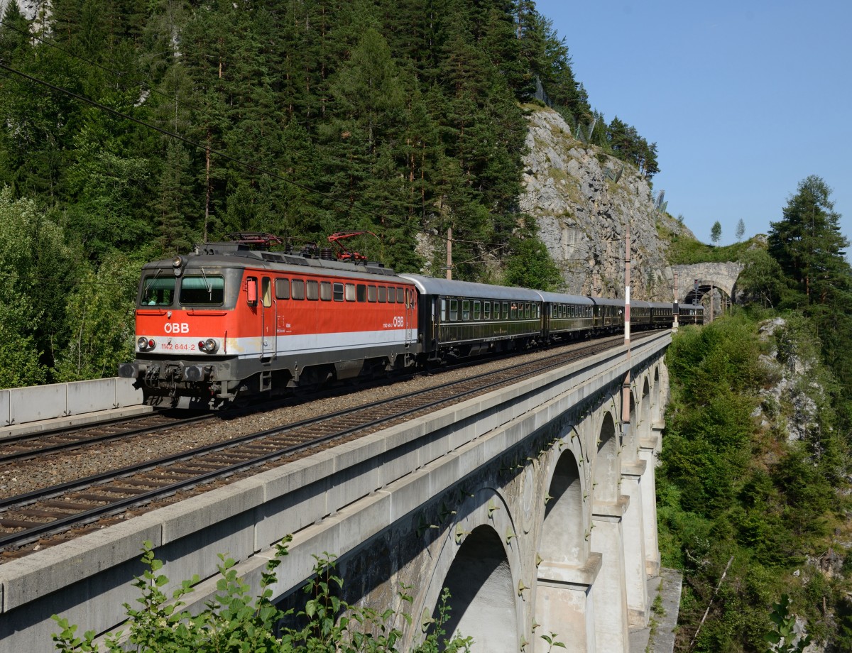Am 03.08.2013 überquerte die 1142 644 mit dem  Majestic Imperator  auf dem Weg von Wien nach Mürzzuschlag das 87 Meter lange und 36 Meter hohe  Krausel-Klause-Viadukt.