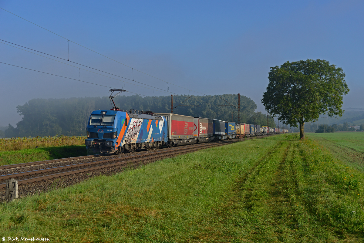 Am 03.09.2021 ist 192 009 im Maintal bei Retzbach-Zellingen auf dem Weg nach Süden.
