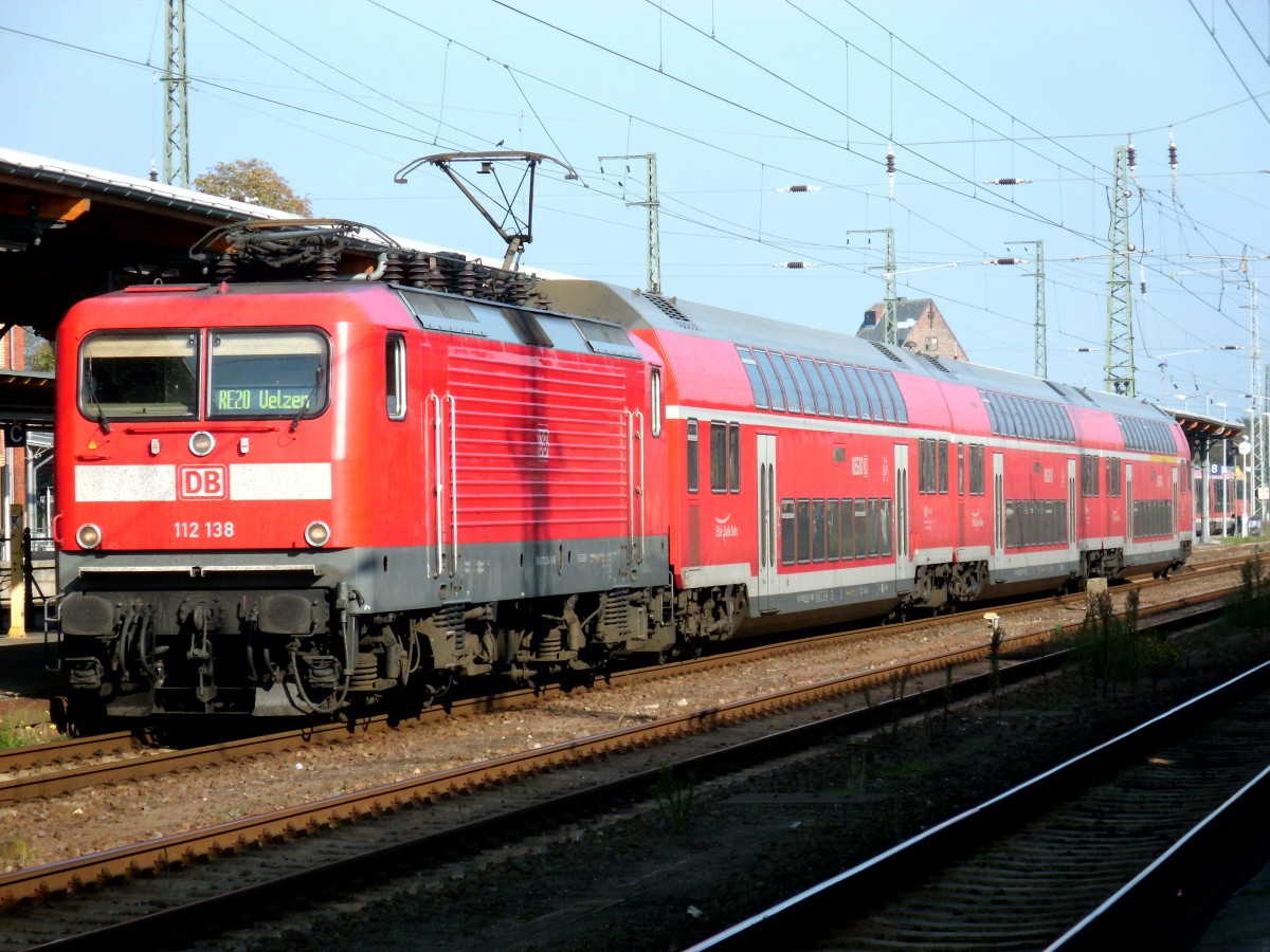 Am 03.10.2014 kam 112 138 mit ihrem RE 20 von Halle(Saale) nach Stendal und fuhr weiter in Richtung Uelzen.