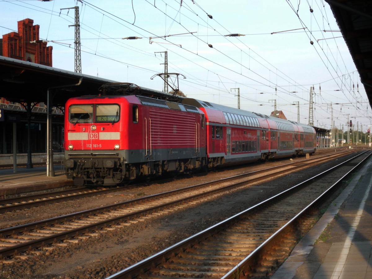 Am 03.10.2015 kam 112 161 (Gastlok aus NRW) mit ihrem RE 20 von Halle/Saale nach Stendal und fuhr weiter nach Uelzen.