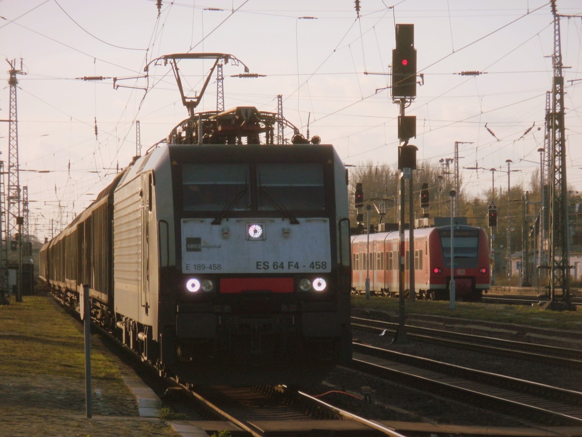Am 03.11.2013 kam 189 458 mit einem Schiebewandzug aus Richtung Wittenberge durch Stendal und weiter Richtung Magdeburg.