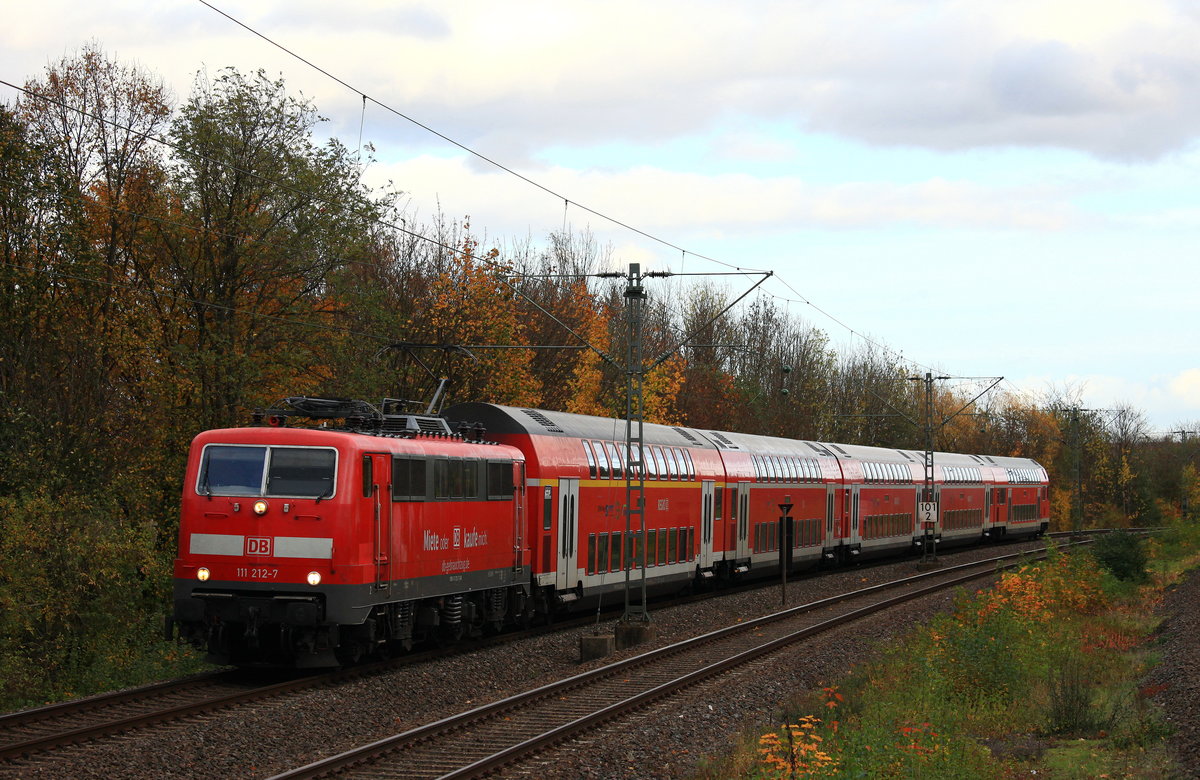 Am 03.11.2020 zog DB Regio NRW 111 212`Miete oder Kaufe mich´ den RE4(Wupper Express) nach Aachen Hbf durch Hochdahl-Millrath. 