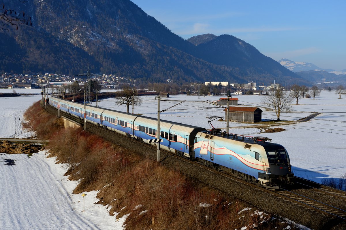 Am 04. März 2018 konnte ich den Ski Austria Railjet als RJ 862 auf seiner Fahrt vom Flughafen Wien Bahnhof nach Bregenz bei Langkampfen im Unterinntal ablichten.