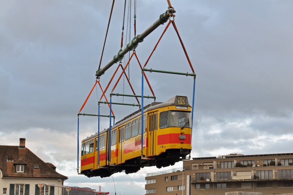 Am 04.01.2016 begann der Verlad der Be 4/6 101-115 der BLT auf dem ehemaligen Gelände der Bauwerkstatt. Als zweiter Wagen wird der Be 4/6 102 verladen. Die Reise mit der Eisenbahn bringt die Wagen nach Belgrad, wo sie eine neue Heimat finden. 