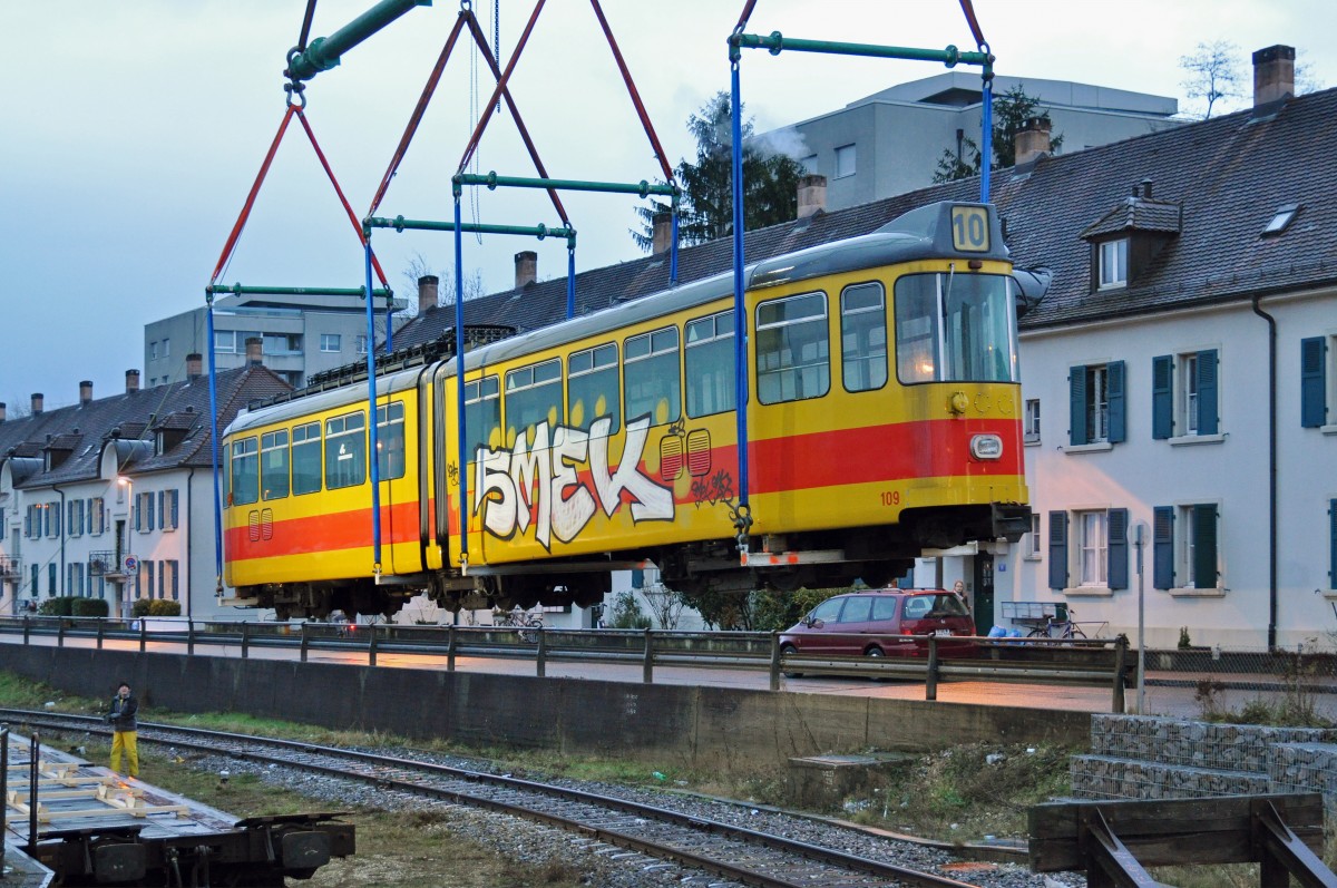 Am 04.01.2016 begann der Verlad der Be 4/6 101-115 der BLT auf dem ehemaligen Gelände der Bauwerkstatt. Als dritten Wagen wird der Be 4/6 109 am 05.01.2016 kurz nach 8 Uhr in der Früh verladen. Die Reise mit der Eisenbahn bringt die Wagen nach Belgrad, wo sie eine neue Heimat finden.