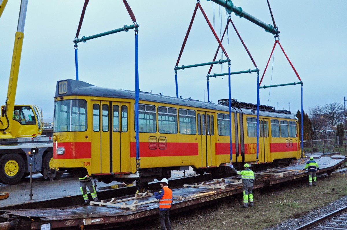 Am 04.01.2016 begann der Verlad der Be 4/6 101-115 der BLT auf dem ehemaligen Gelände der Bauwerkstatt. Als dritten Wagen wird der Be 4/6 109 am 05.01.2016 kurz nach 8 Uhr in der Früh verladen. Die Reise mit der Eisenbahn bringt die Wagen nach Belgrad, wo sie eine neue Heimat finden.