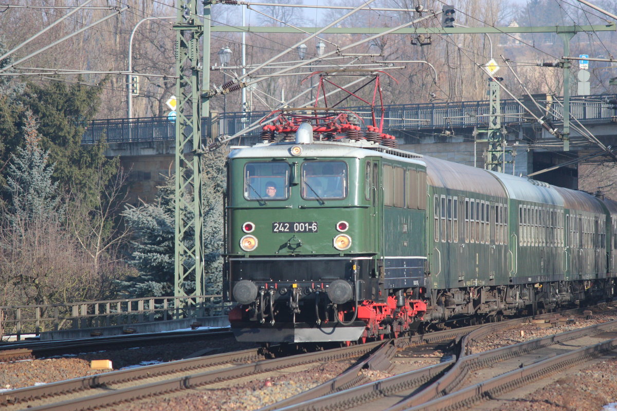 Am 04.02.2017 in der Einfahrt Bf. Pirna
Sonderfahrt aus Bad Schandau kommend
