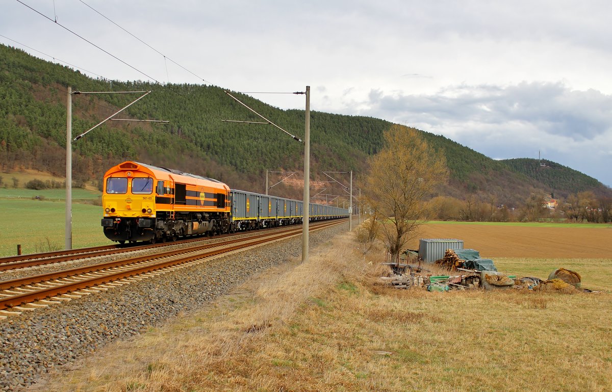 Am 04.03.19 fuhr die neue 561-05 (266 042) einen neuen Frigthliner Zug von Jena Göschwitz (wo der Zug über das Wochenende stand) nach Saarbrücken. Hier ist der ganz neue Zug in Etzelbach zu sehen. 