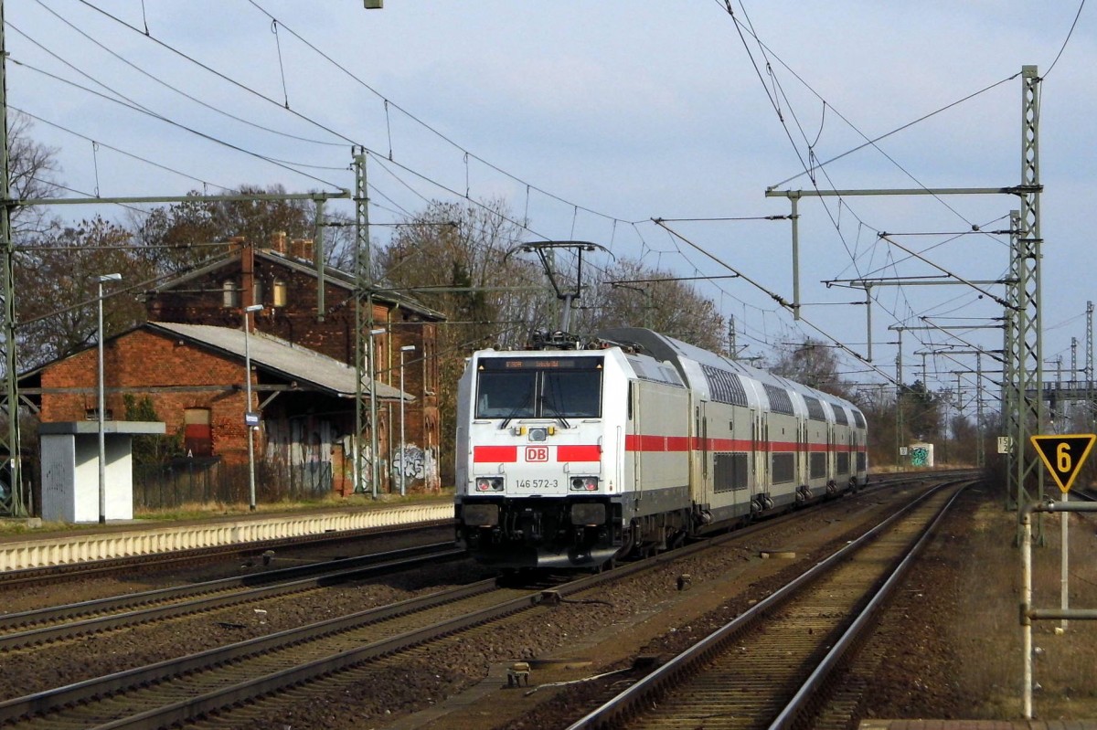 Am 04.03.2016 kam die 146 572-3 von der DB aus Richtung Braunschweig nach Niederndodeleben und fuhr weiter in Richtung Magdeburg .