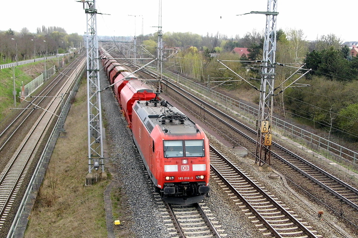 Am 04.04.2017 kam die 185 016-3 von der DB Cargo Deutschland AG, aus Richtung Stendal und fuhr weiter in Richtung Wittenberge . 