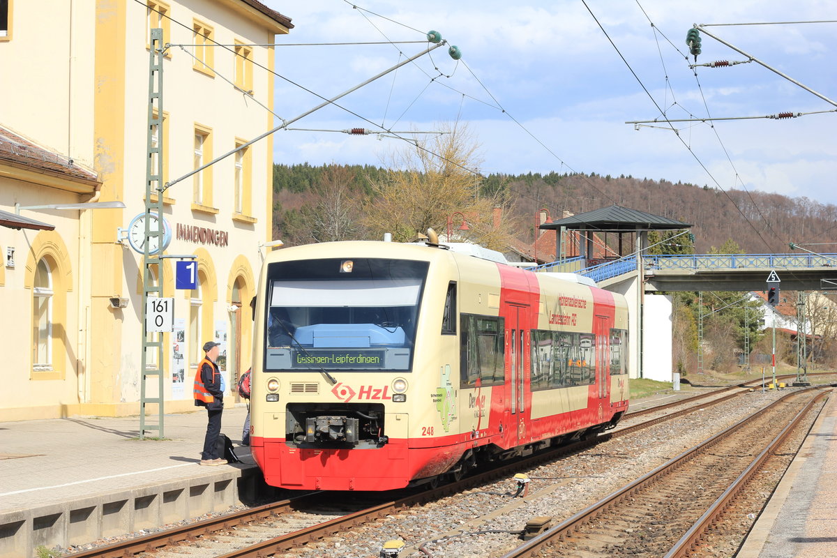 Am 04.04.2018 steht VT 248 im Bahnhof Immendingen, um wenige Minuten später die Fahrt nach Geisingen-Leipferdingen anzutreten. 