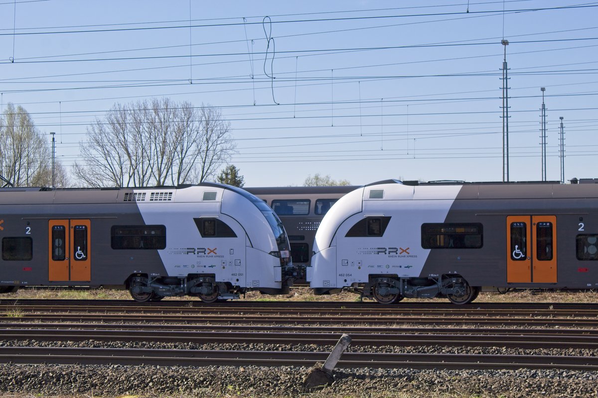 Am 04.04.2020 stehen, während des ersten Lockdowns, auffällig viele RRX-Triebzüge in Dortmund-Scharnhorst. 