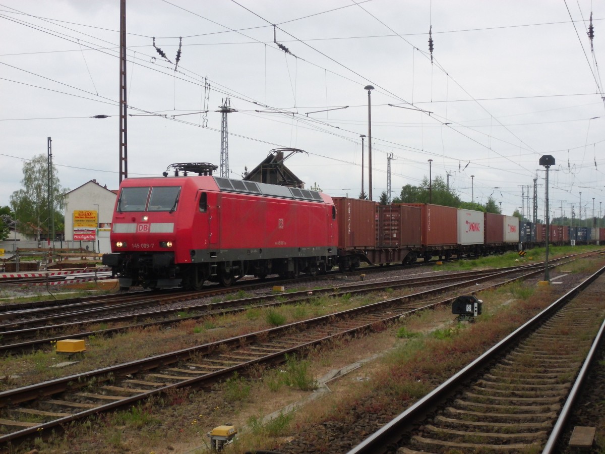 Am 04.05.2014 kam 145 009 mit einem Containerzug aus Richtung Salzwedel nach Stendal und fuhr weiter in Richtung Magdeburg.