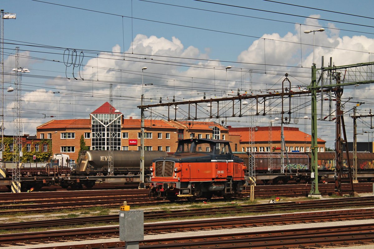 Am 04.06.2015 stand Z70 745 im Rangierbahnhof Malmö und wartet auf ihren nächsten Einsatz. (Fotografiert aus dem Zug)