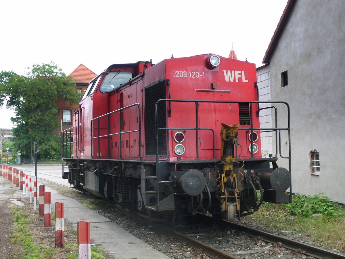Am 04.06.2016 stand 203 120 vor dem RAW Stendal abgestellt.(öffentlich Zugänglich)