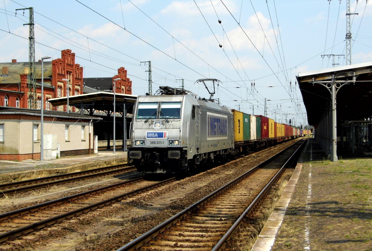 Am 04.07.2015 kam die 386 011-1 von der METRANS aus Richtung Magdeburg nach Stendal und fuhr weiter in Richtung Salzwedel .