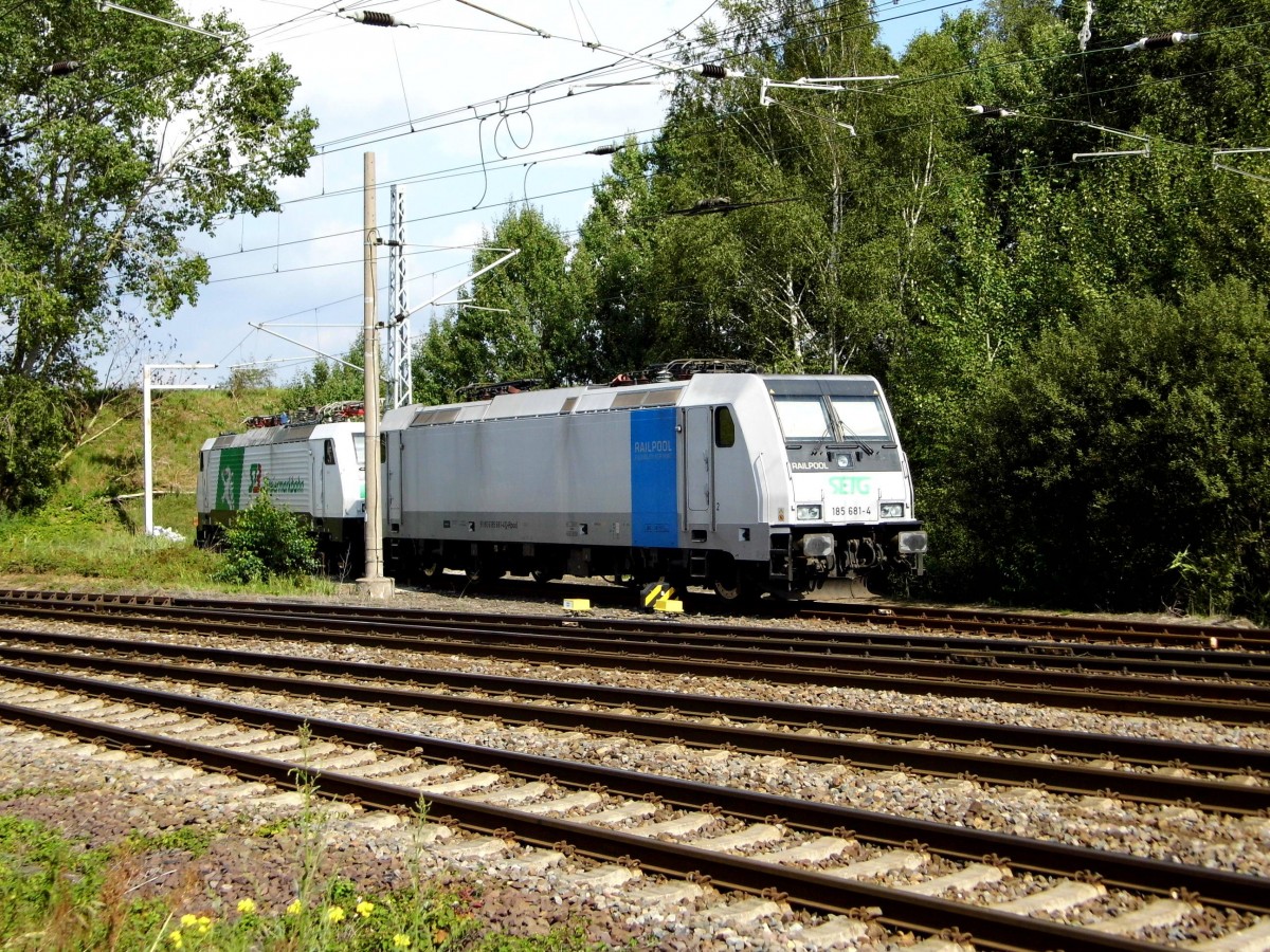 Am 04.08.2015 waren E 189 -822 von der SETG (Steiermarkbahn) und die 185 681-4 von der SETG (Railpool) in Borstel abgestellt . 