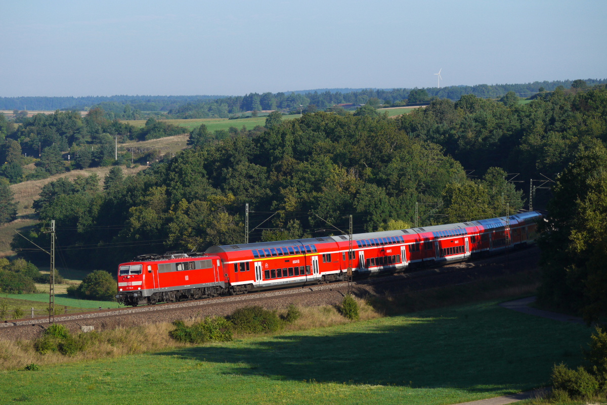 Am 04.09.13 konnte ich zwischen Laaber und Deuerling die DB 111 178 mit dem RE-D 4255 (Nrnberg Hbf - Mnchen Hbf) aufnehmen.