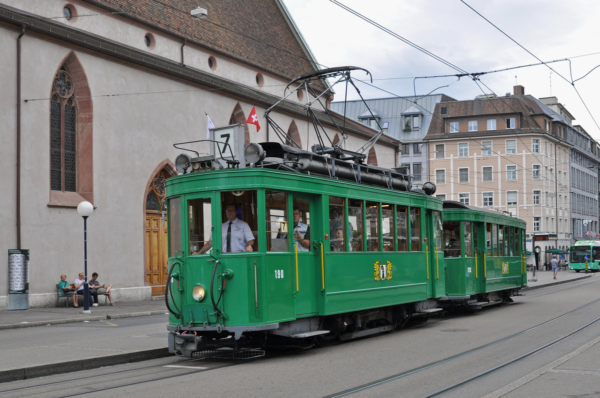 Am 04.09.2016 wurde zum ersten mal die neue Museumslinie 7 gefahren. Die Strecke führt vom M-Parc (Depot Dreispitz, wo auch das neue Trammuseum entstehen soll), via Peter Merian, Bahnhof SBB, Aeschenplatz, Barfüsserplatz, Schifflände, Claraplatz, Messeplatz zum Badischen Bahnhof und dann zur Endstation am Eglisee. Hier steht der Be 2/2 190 zusammen mit dem B2 1193 an der Haltestelle Claraplatz.