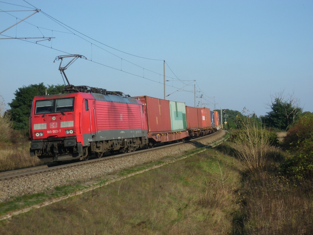 Am 04.10.2014 kam 189 003 mit einem Containerzug aus Richtung Magdeburg nach Stendal und fuhr weiter in Richtung Salzwedel.
